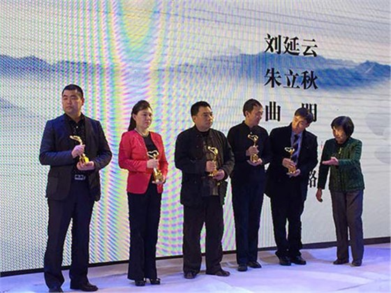 鹏远光电董事长朱立秋参加河北第二届最具爱心影响力慈善盛典-5